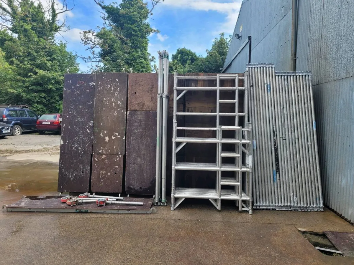 Aluminium scaffold tower, FREE DELIVERY - Image 1