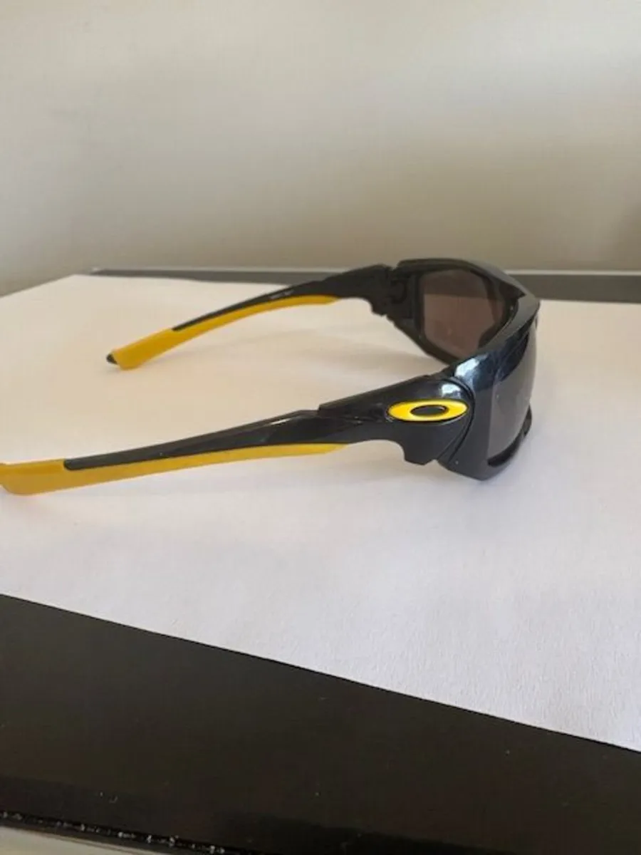 Oakley Scaplel Sunglasses Livestrong Limited Editi - Image 3