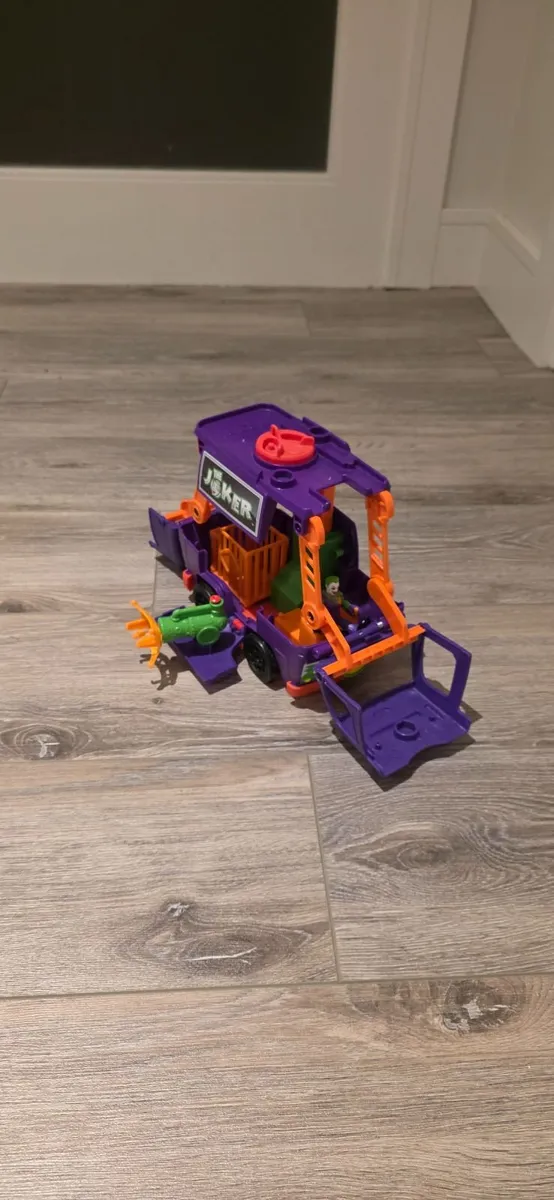 Imaginext Batman Transforming R/C Batmobile & Joke - Image 4