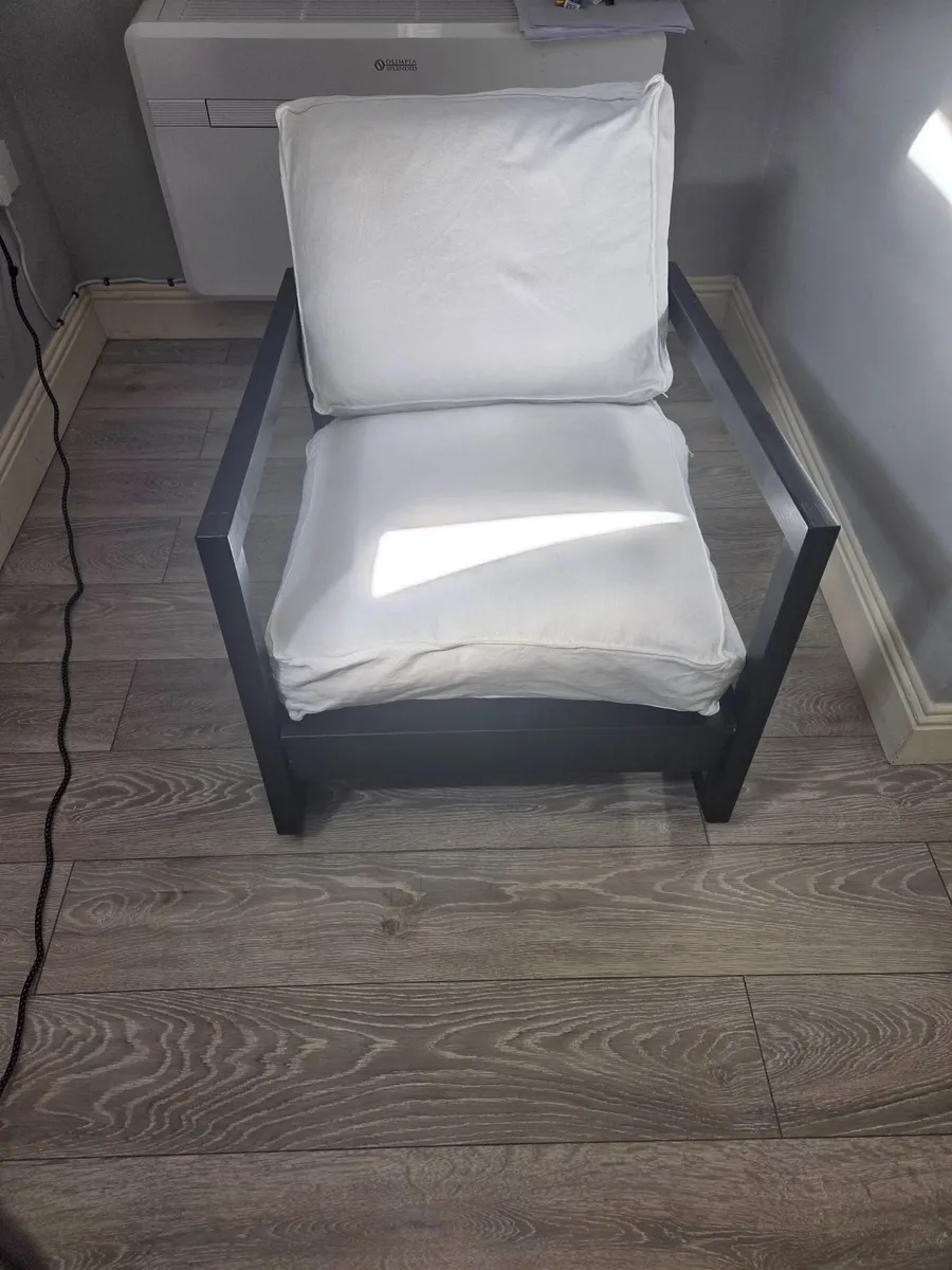 Accent chair - Image 2