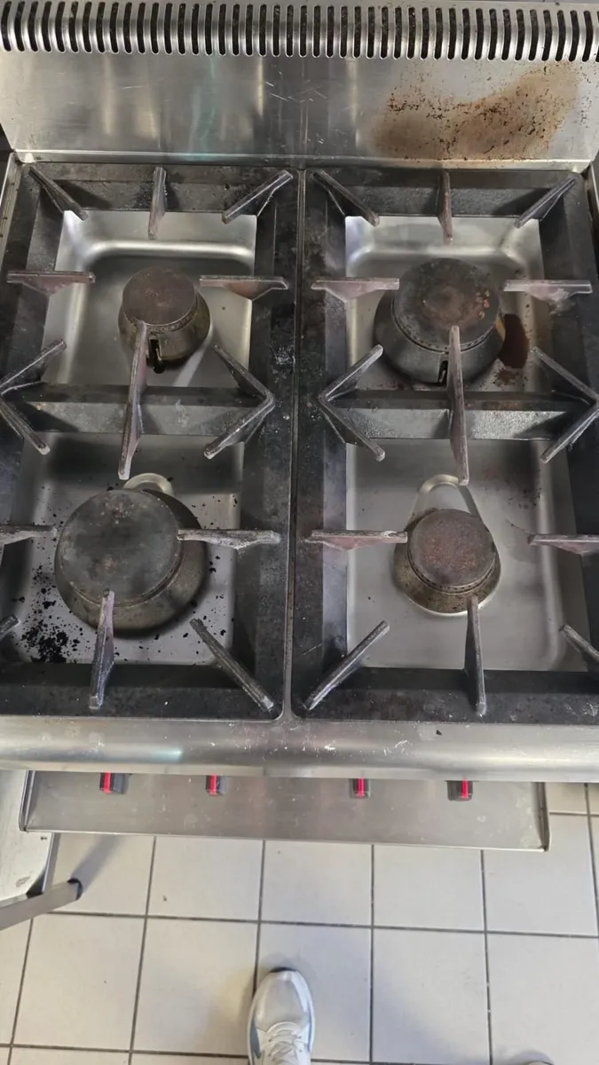 4 Burner - Commercial Gas Hob & Stand - Image 1