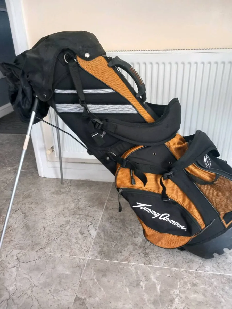 Tommy Armour golf bag with stand. - Image 1