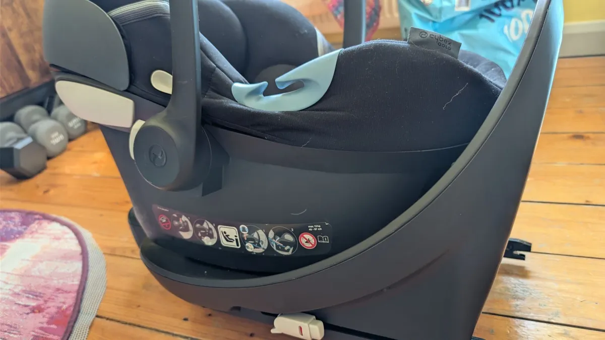 Cybex Car Seat Aton M i-Size and base - Image 1