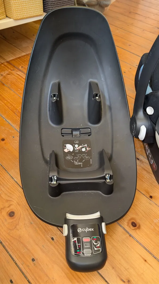 Cybex Car Seat Aton M i-Size and base - Image 2