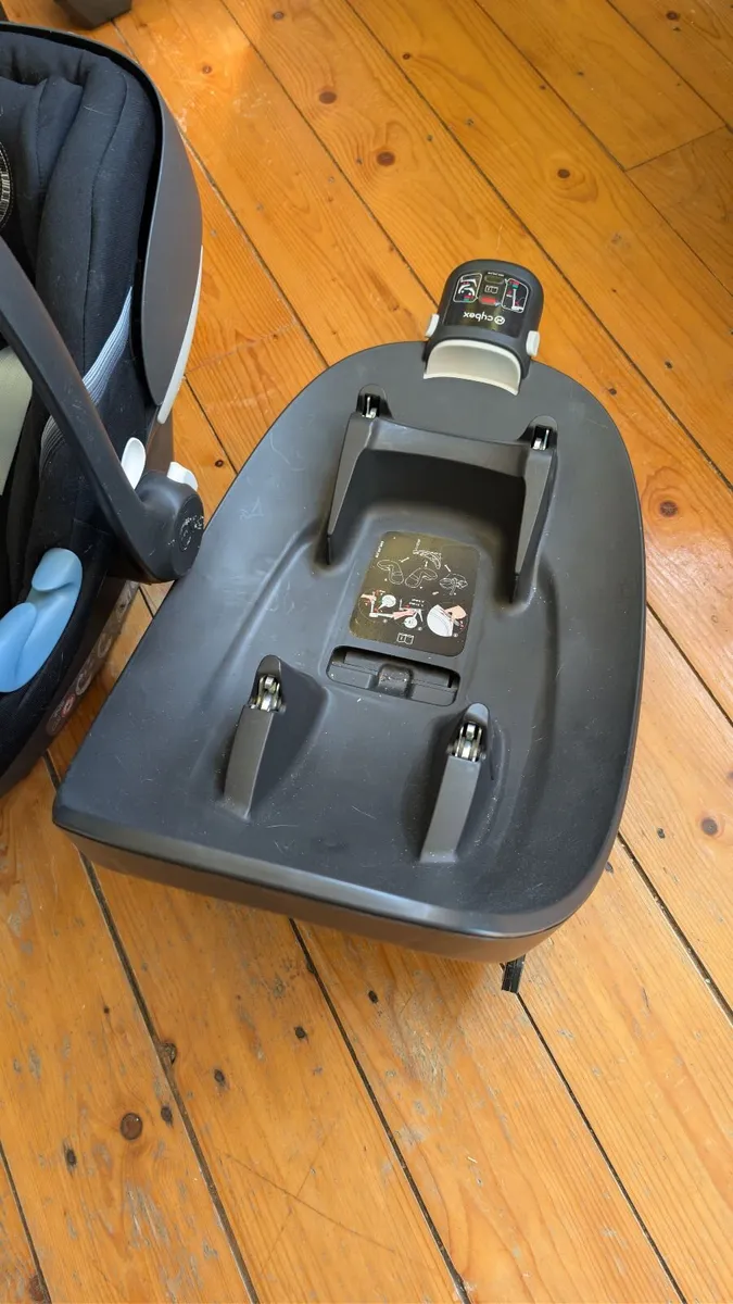 Cybex Car Seat Aton M i-Size and base - Image 3