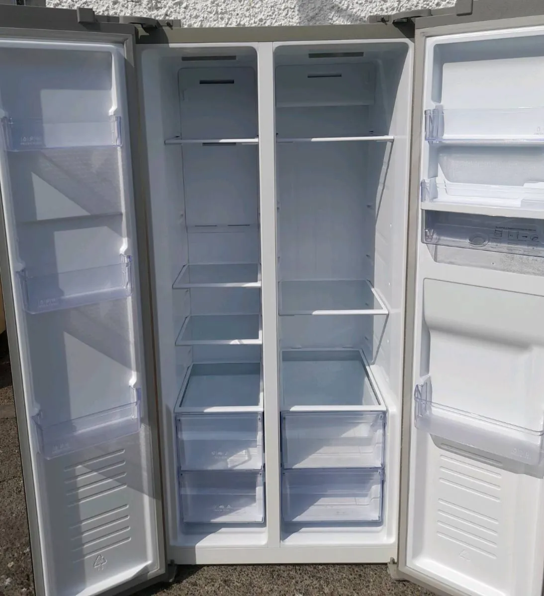 PowerPoint American fridge freezer - Image 4