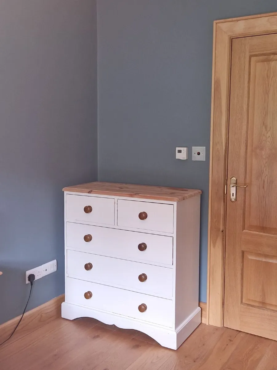 Cottage- style bedroom furniture - Image 4