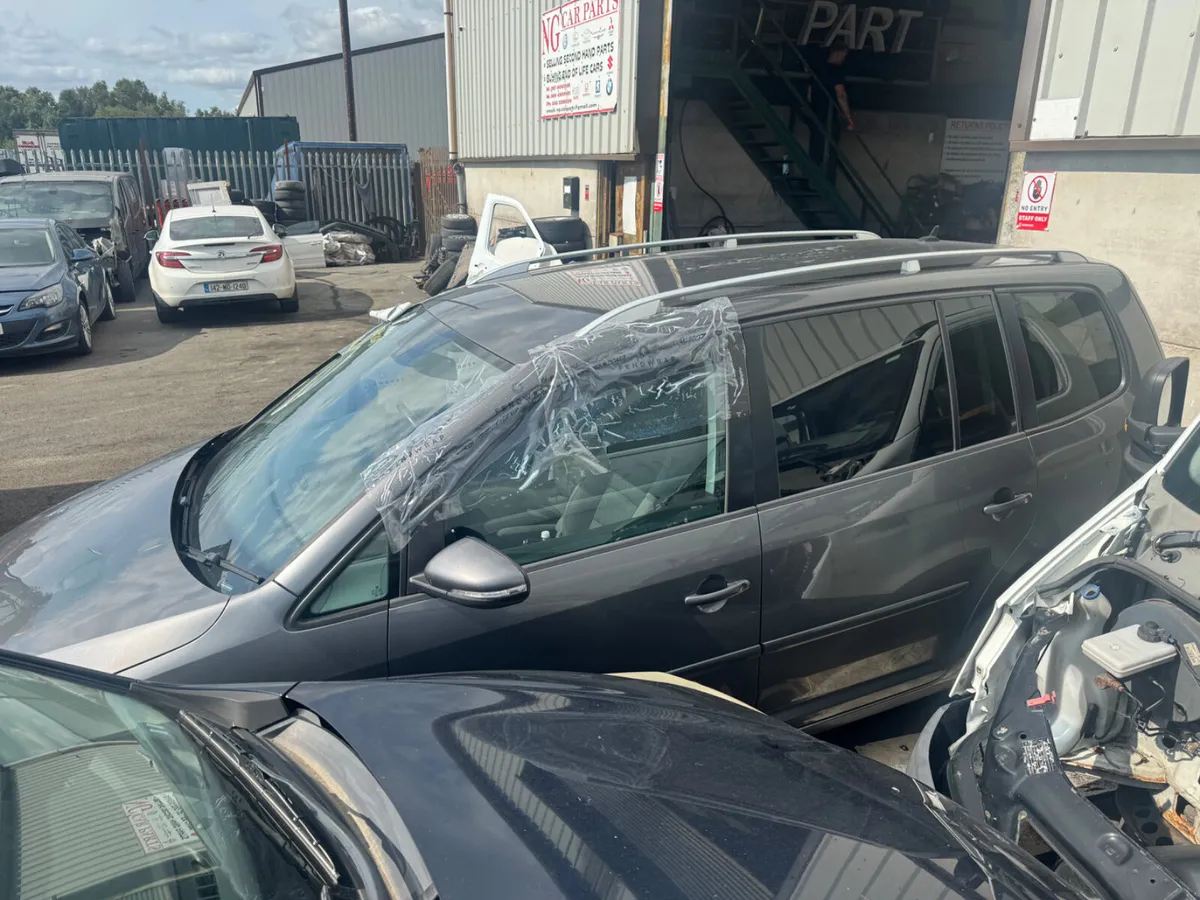 2013 Volkswagen Touran 1.6TDI BREAKING / PARTS - Image 3