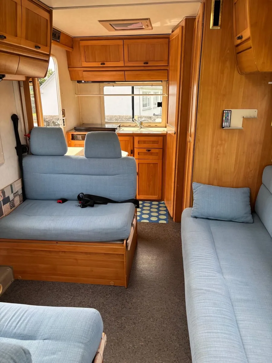 Camper/MotorHome - Image 3