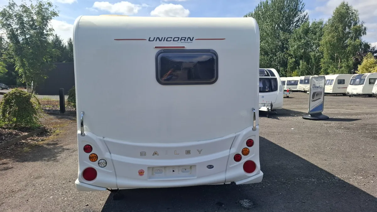 Bailey Unicorn Valencia 4 berth fixed bed - Image 4