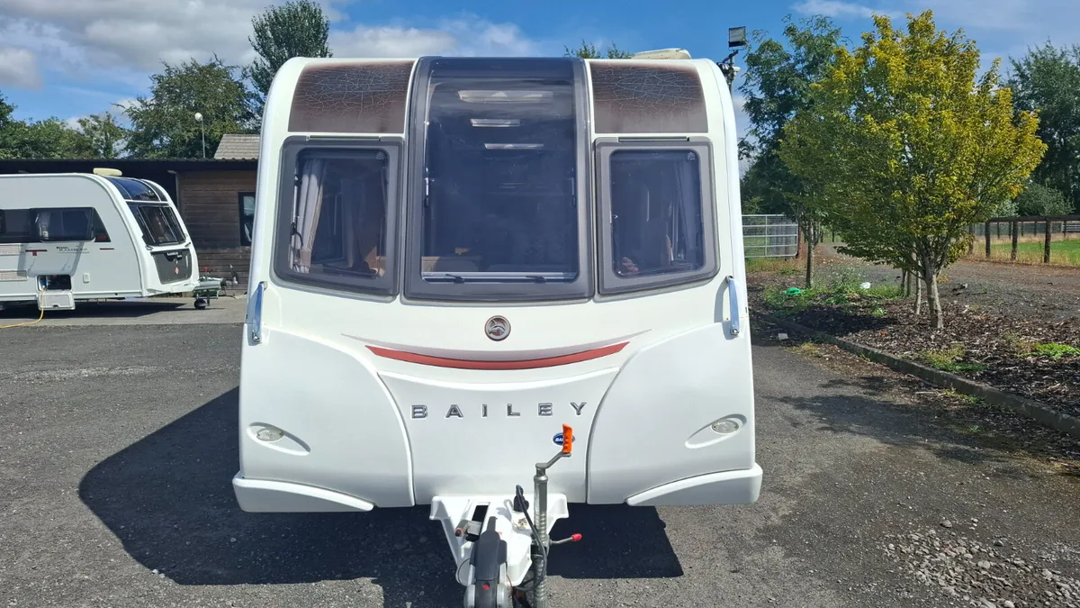 Bailey Unicorn Valencia 4 berth fixed bed - Image 2