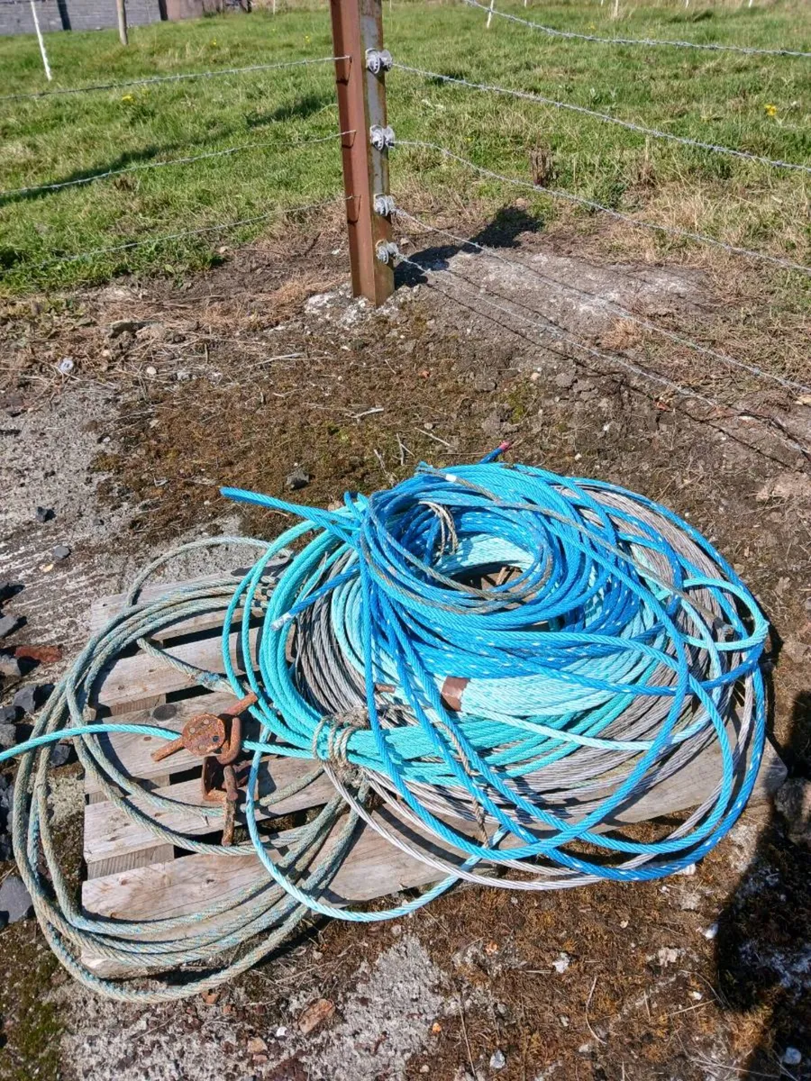 Selection of wire ropes - Image 1