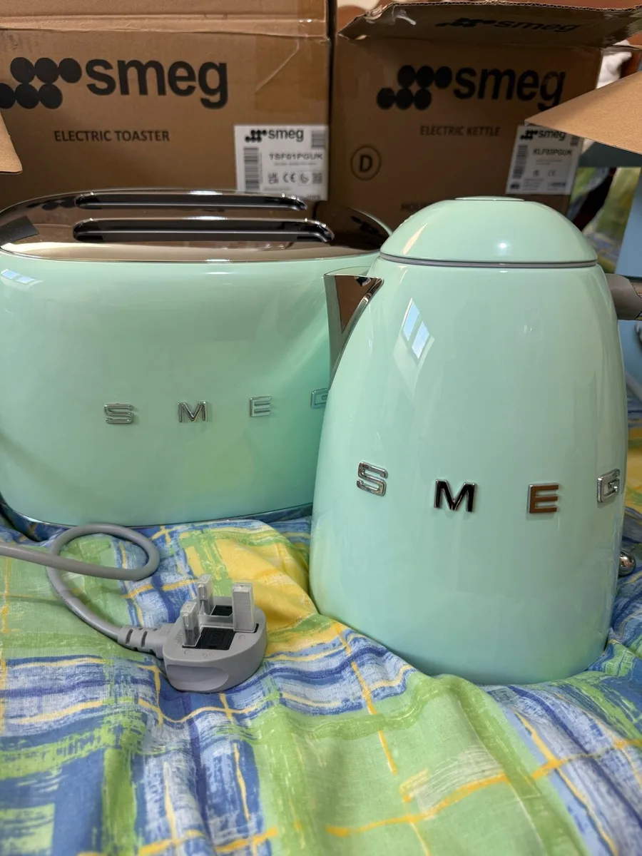 SMEG - Kettle and Toaster bundle - Image 1