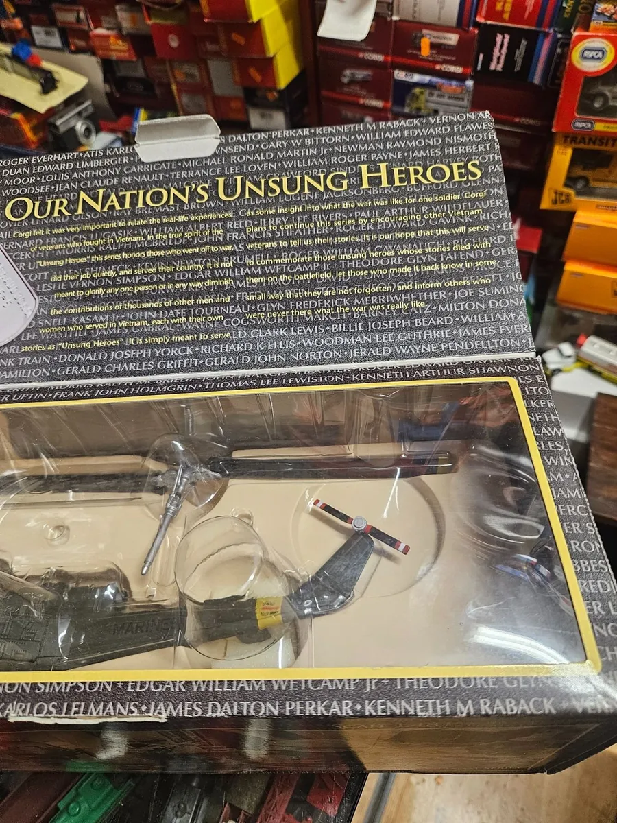 Corgi Vietnam Huey Helicopter - Image 2