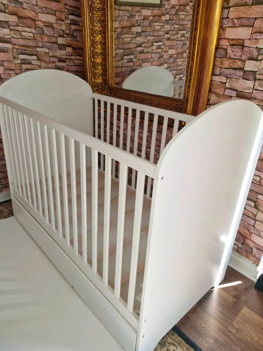 Cot - Image 1