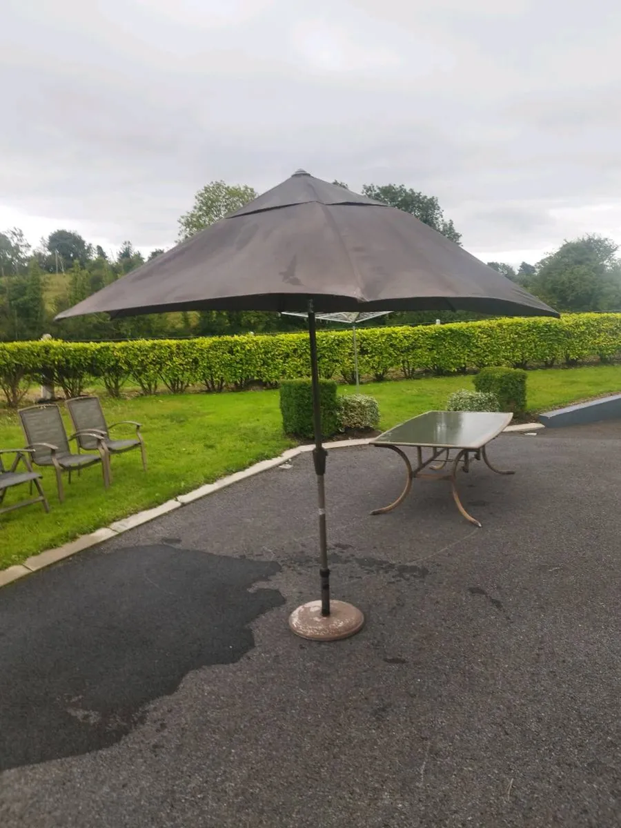 Outdoor table and chairs and umbrella. - Image 3