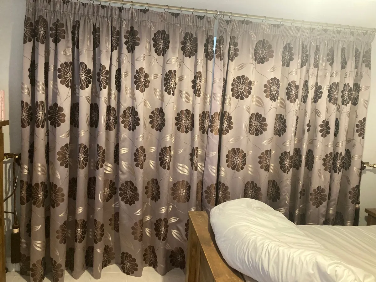 Curtains - Image 4