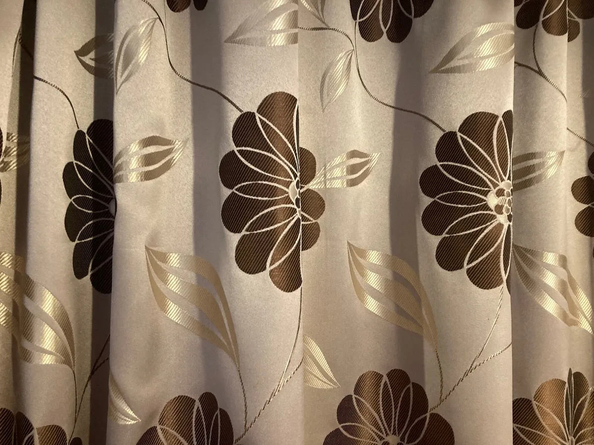 Curtains - Image 3