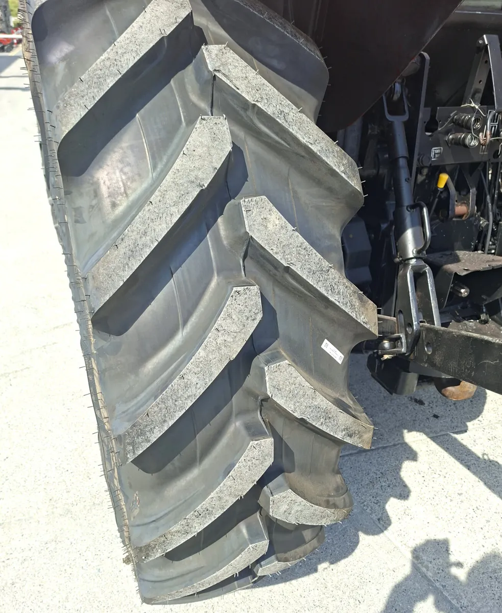 CASE IH 115 FARMALL + LOADER - Image 3