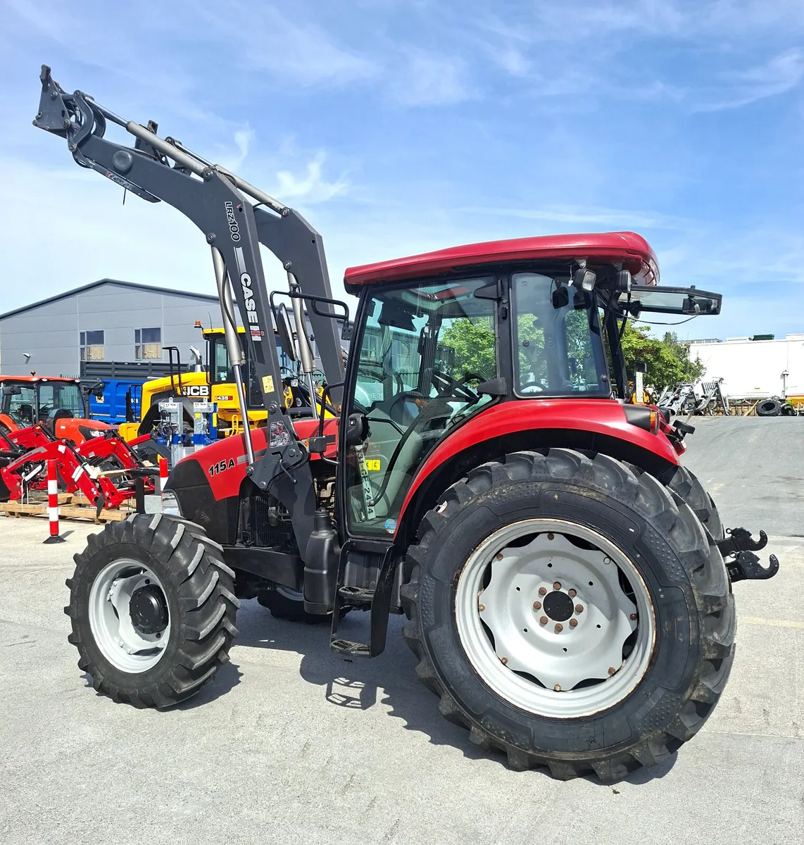CASE IH 115 FARMALL + LOADER - Image 2