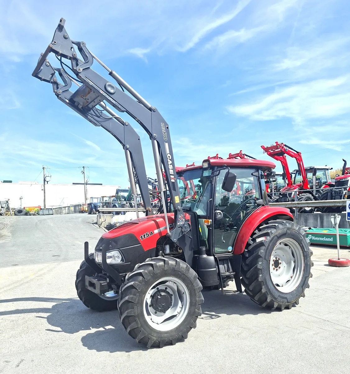 CASE IH 115 FARMALL + LOADER - Image 1