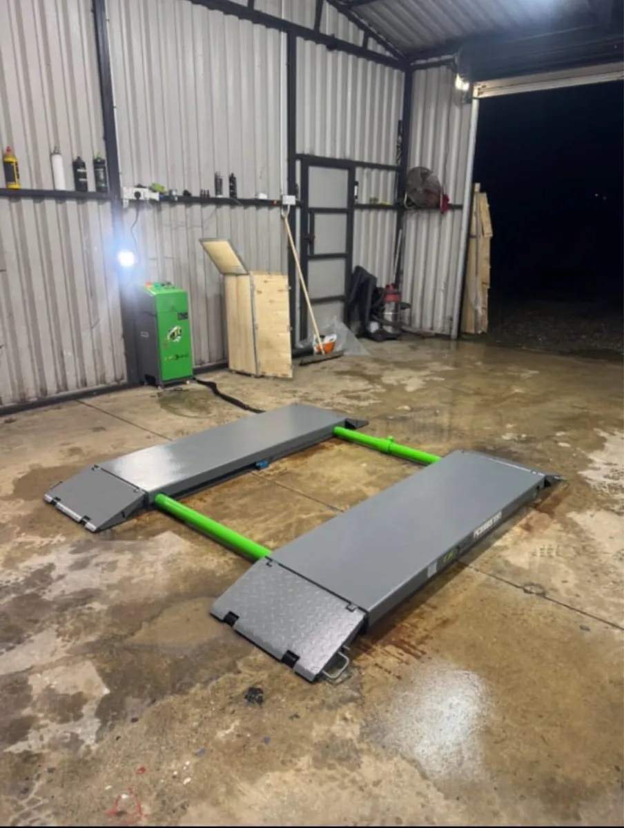 3.5 ton Mid rise Scissors Lift - Image 2