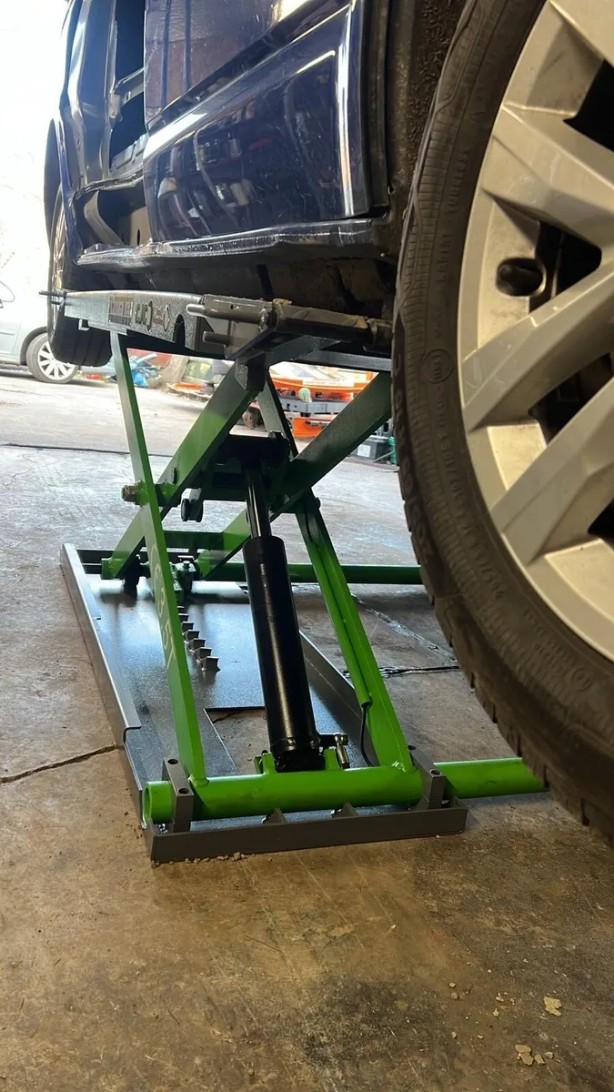 3.5 ton Mid rise Scissors Lift - Image 3