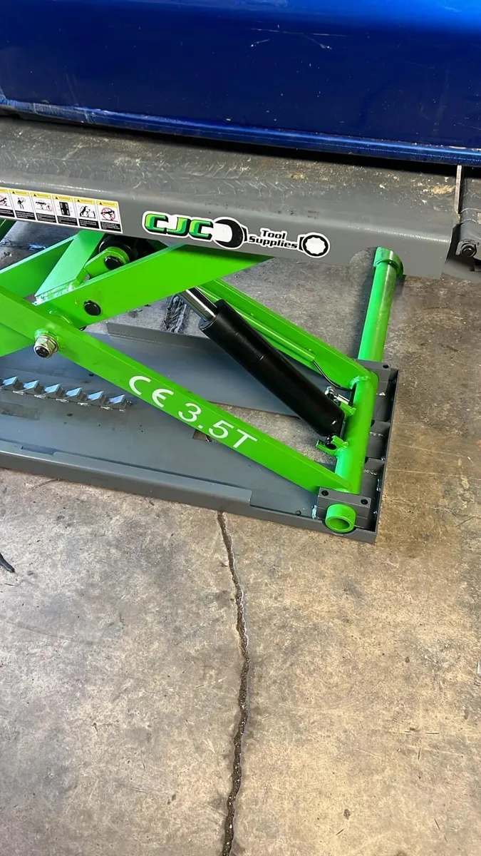 3.5 ton Mid rise Scissors Lift - Image 4