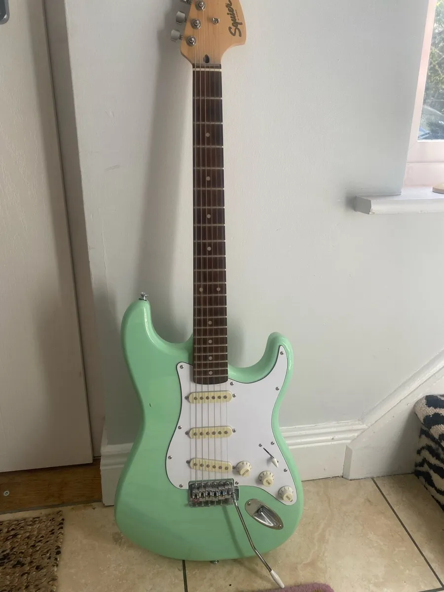 Electric Guitar - Image 1