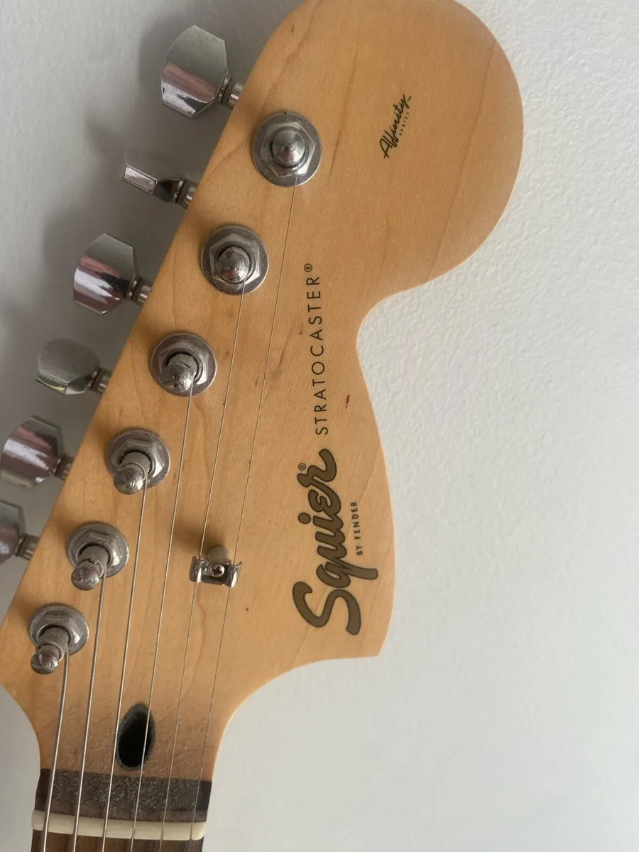 Electric Guitar - Image 2