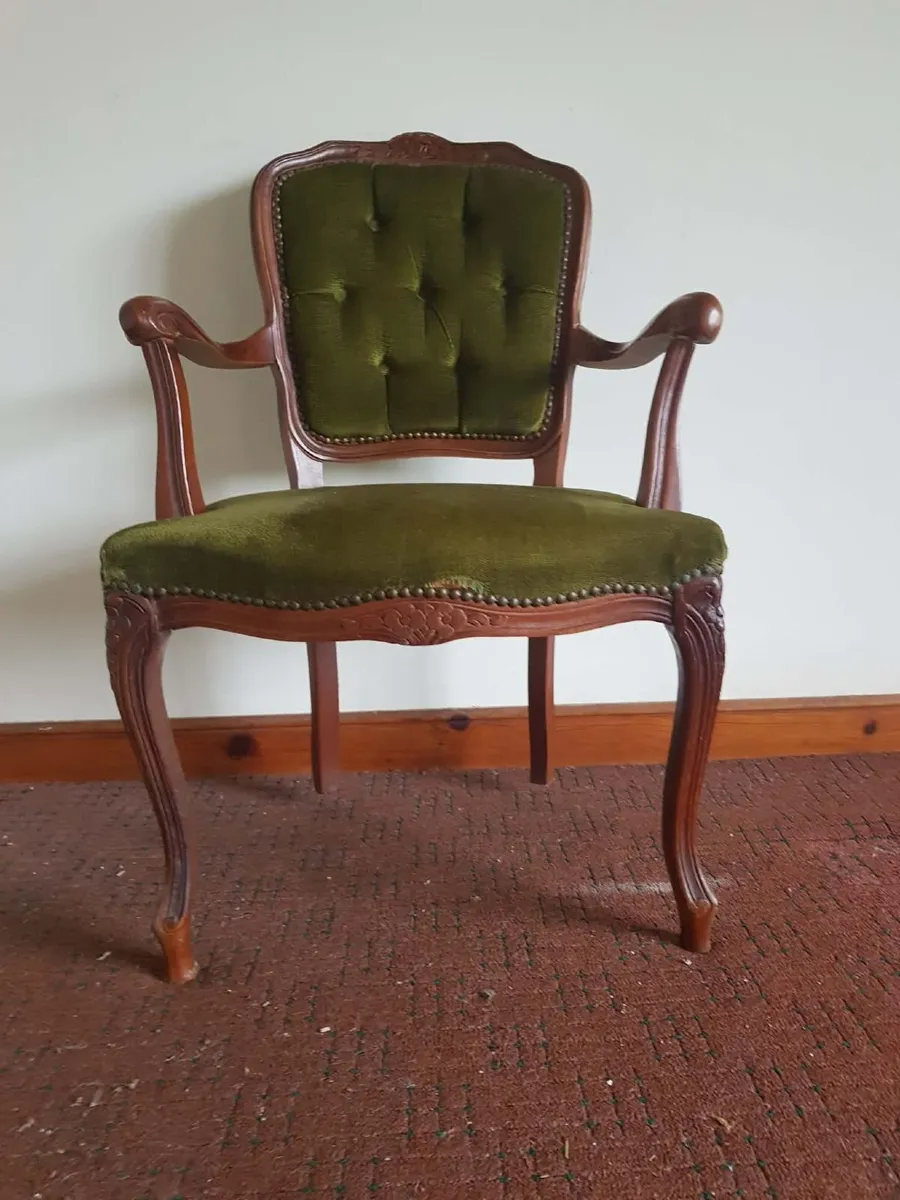 lovely we chair botique