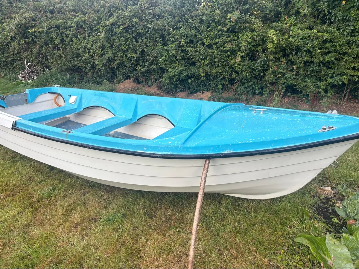 Fishing boat Honda 15hp - Image 1