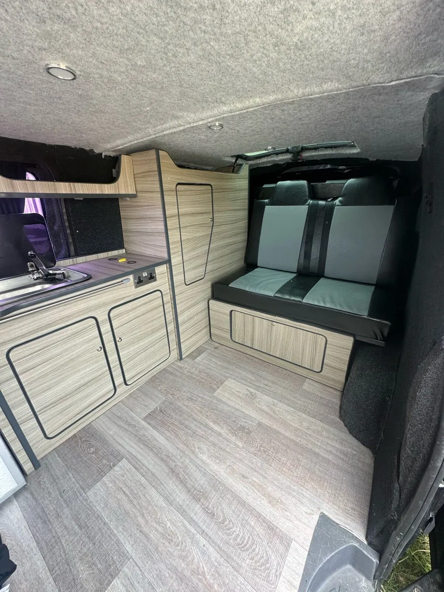 Mercedes camper camper on book (read ad) - Image 1