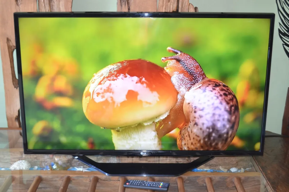 LG 43-inch 4K Ultra HD Smart TV - Image 3
