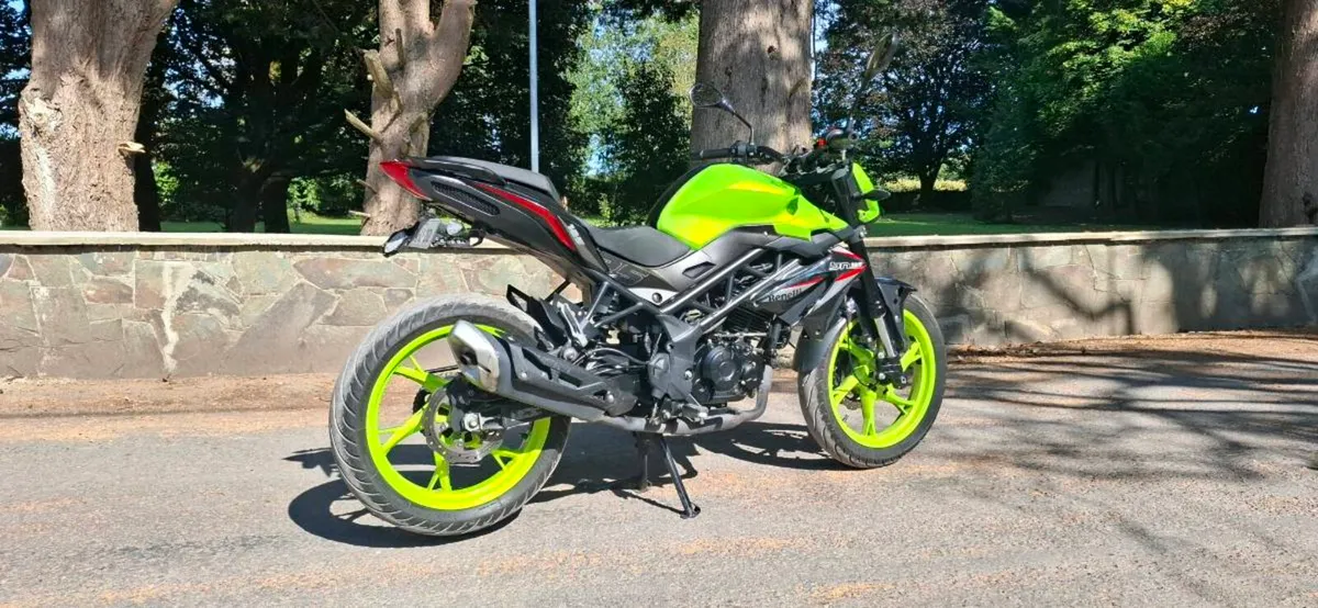 24 Benelli BN 125cc Low miles, Tax 12/26 - Image 3