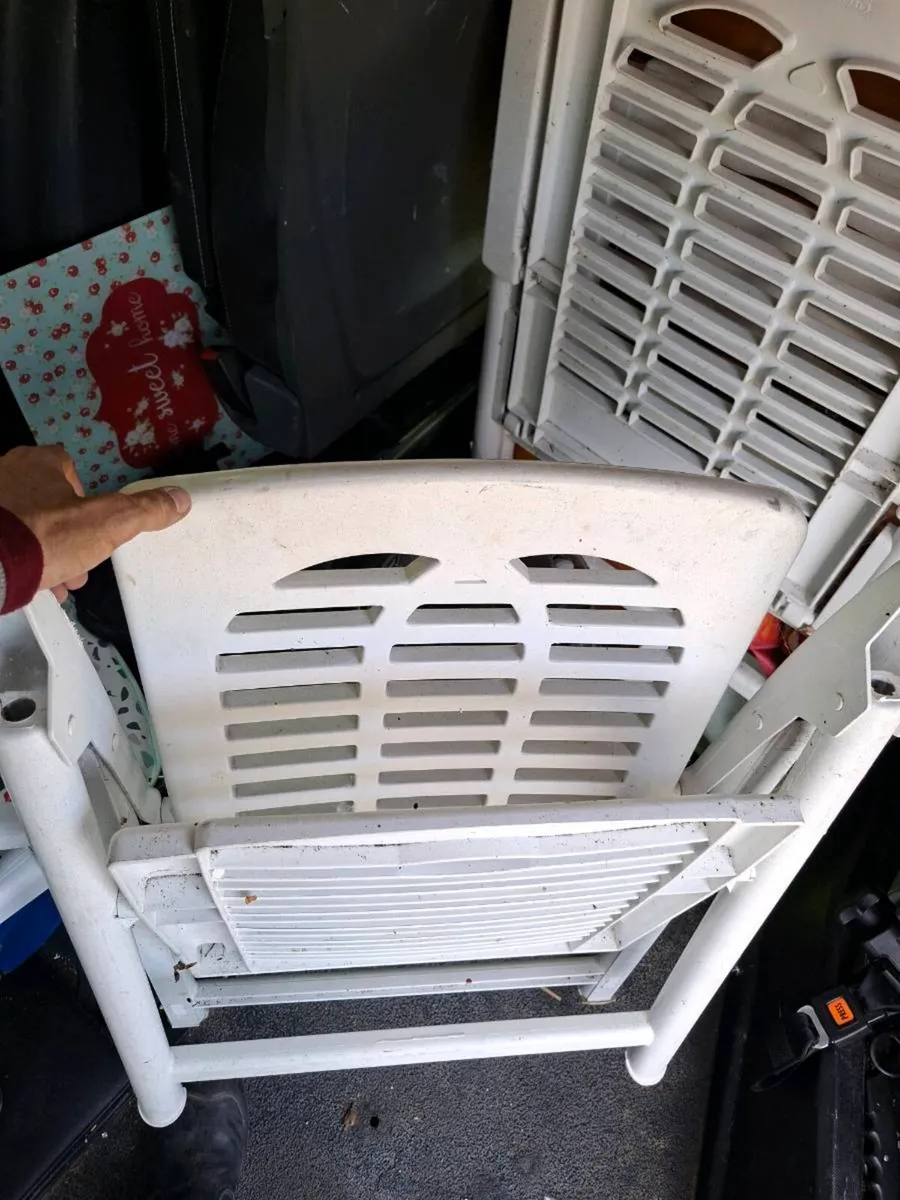 2 folding chairs