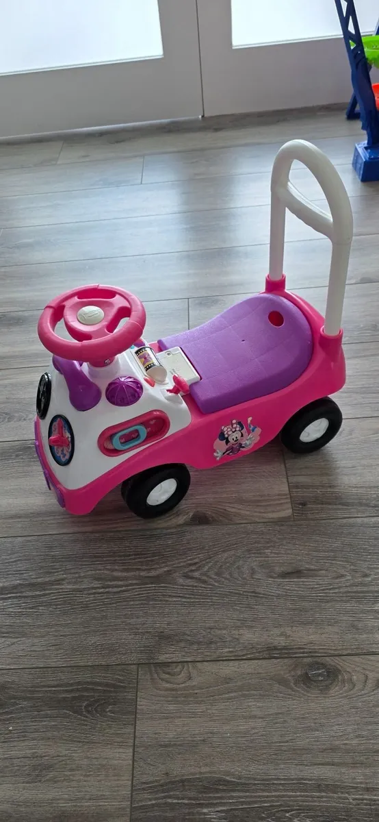 Disney Minnie Mouse 2-in-1 Activity Ride-On & Walk - Image 3