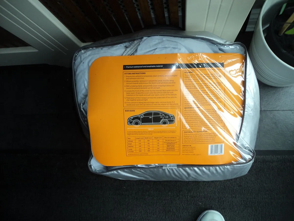 Halfords all season full car cover - Image 2