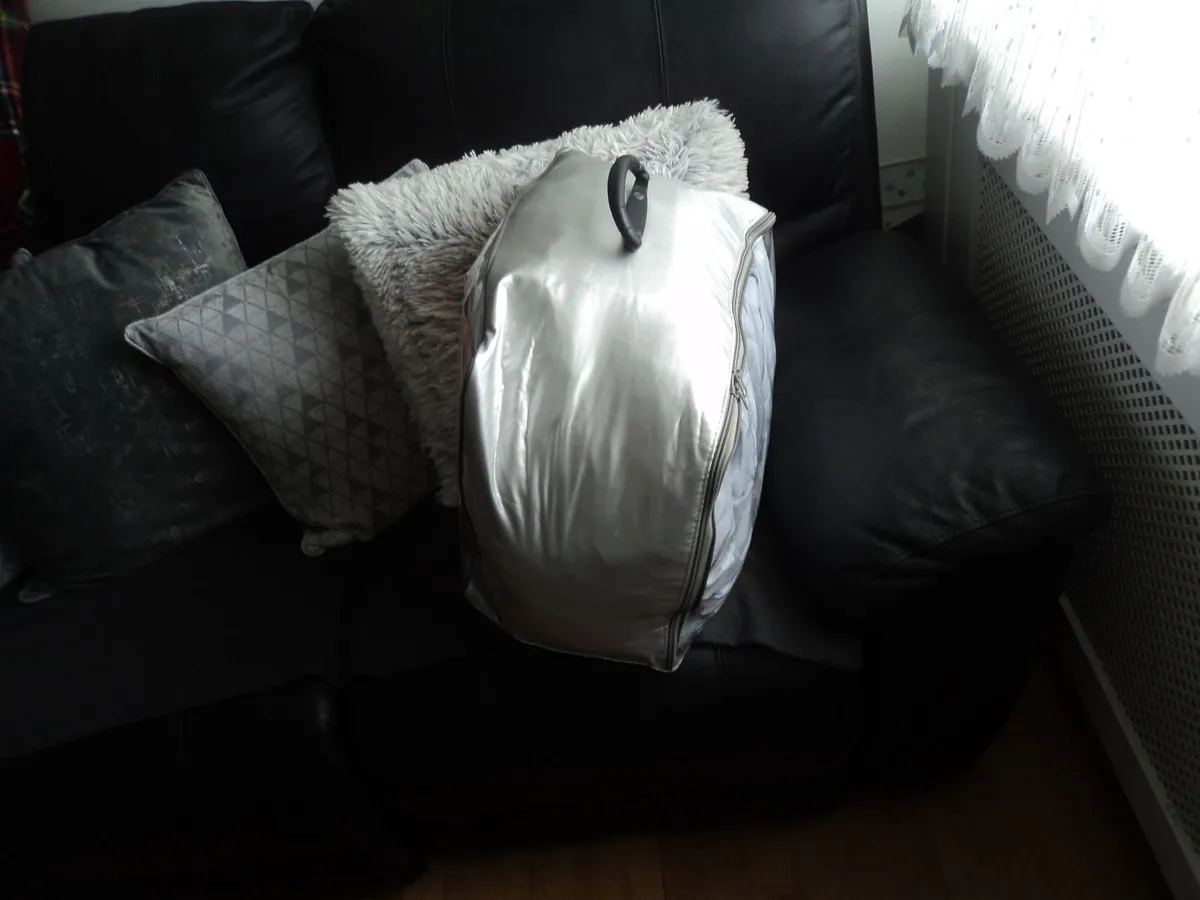 Halfords all season full car cover - Image 3