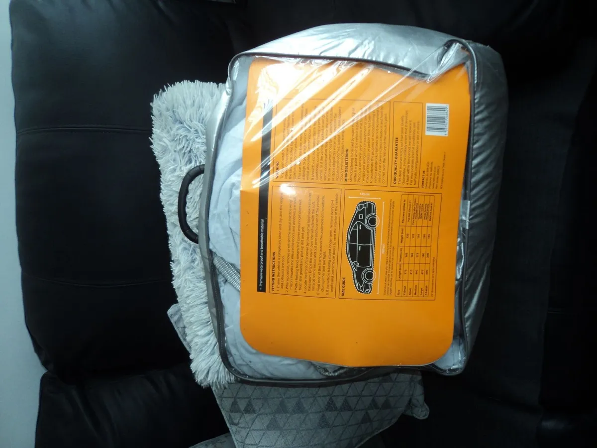 Halfords all season full car cover - Image 4