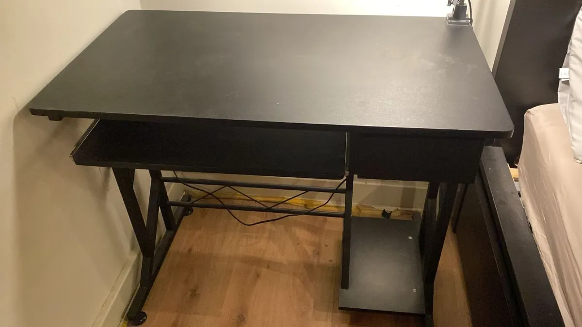 Computer table - Image 3