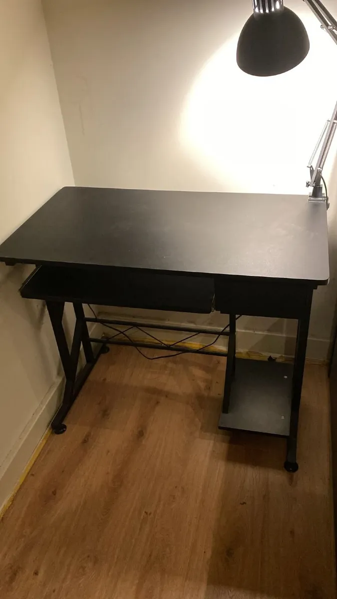 Computer table - Image 1