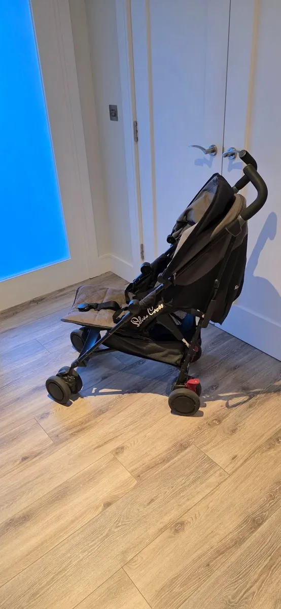 Silver Cross Lightweight Folding Stroller / Buggy - Image 3