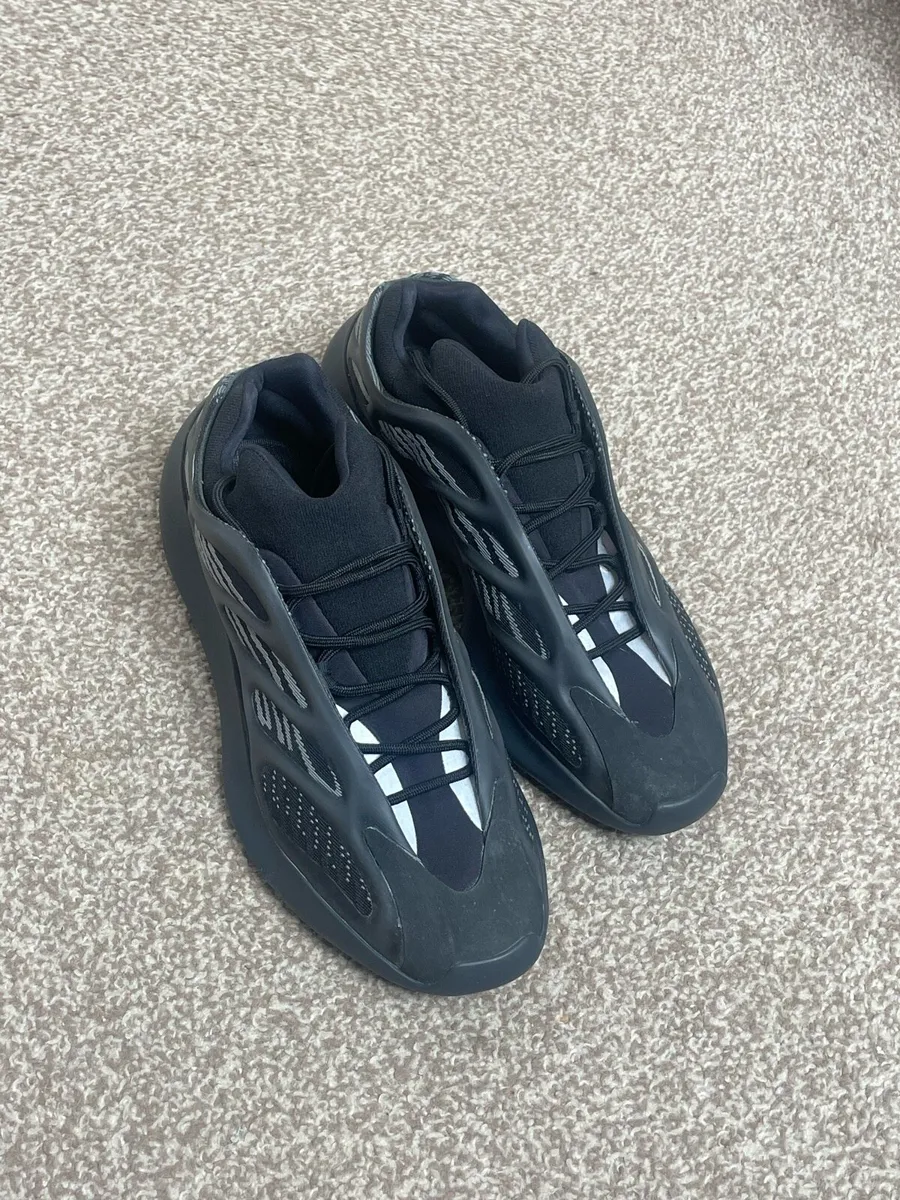 adidas Yeezy 700 V3 Alvah Black UK 9.5 / EU 44 - Image 1