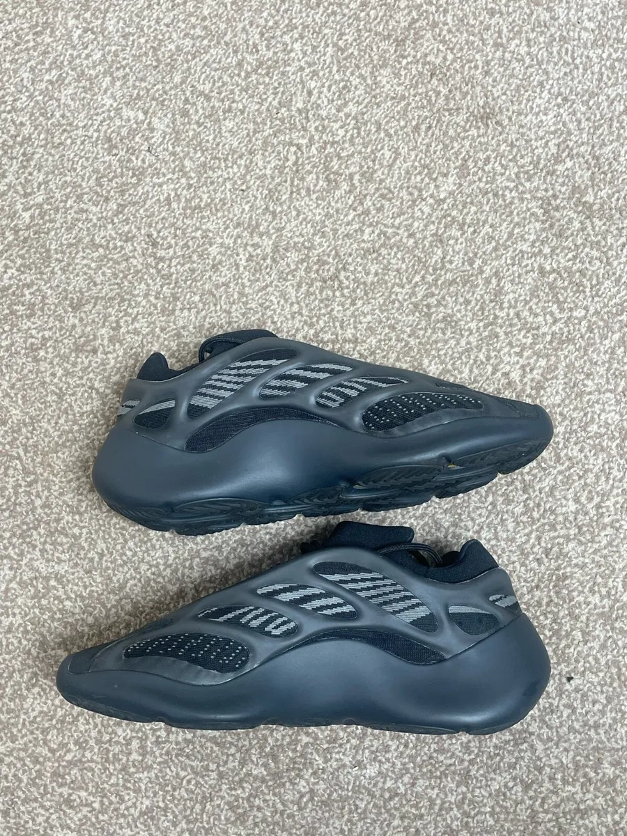 adidas Yeezy 700 V3 Alvah Black UK 9.5 / EU 44 - Image 2