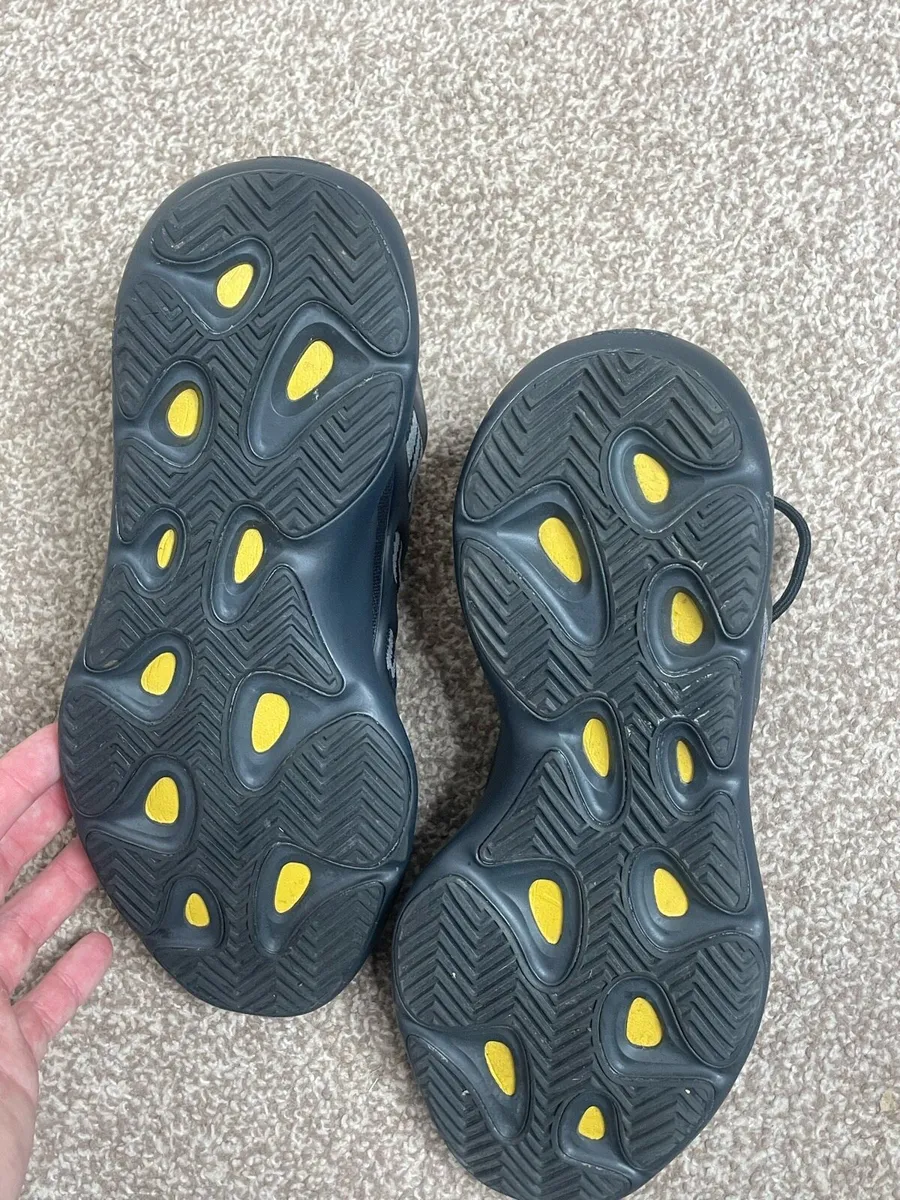 adidas Yeezy 700 V3 Alvah Black UK 9.5 / EU 44 - Image 3