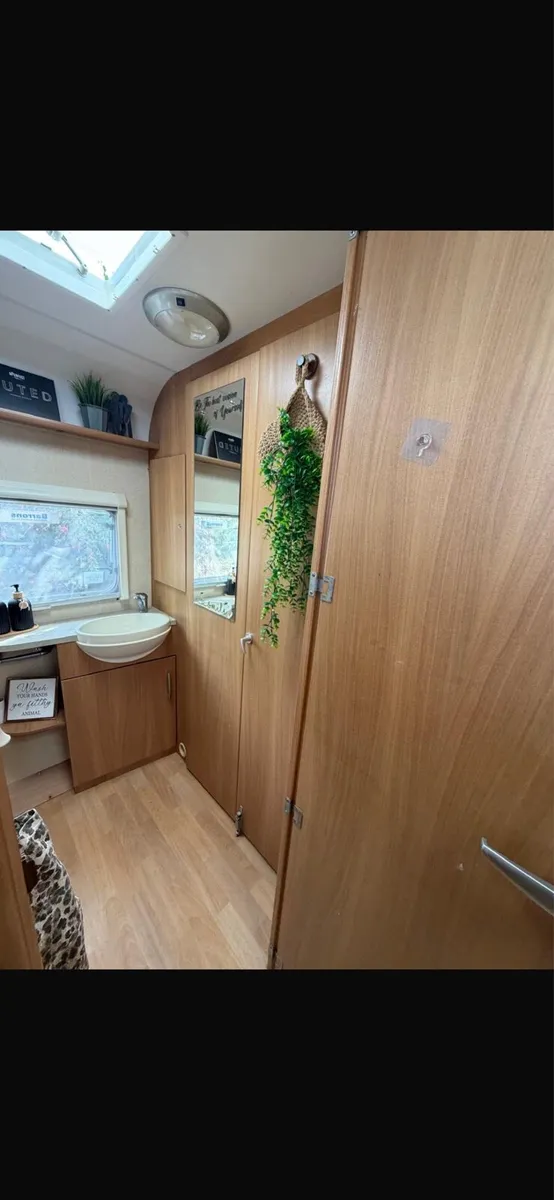 Caravan - Image 2