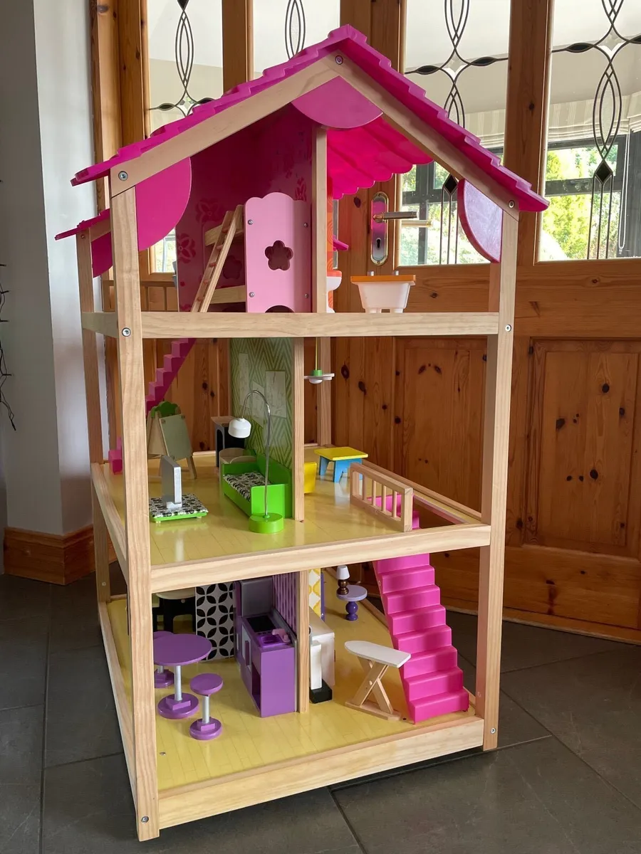 Kidkraft So Chic Dollhouse and Sylvanian Families - Image 2
