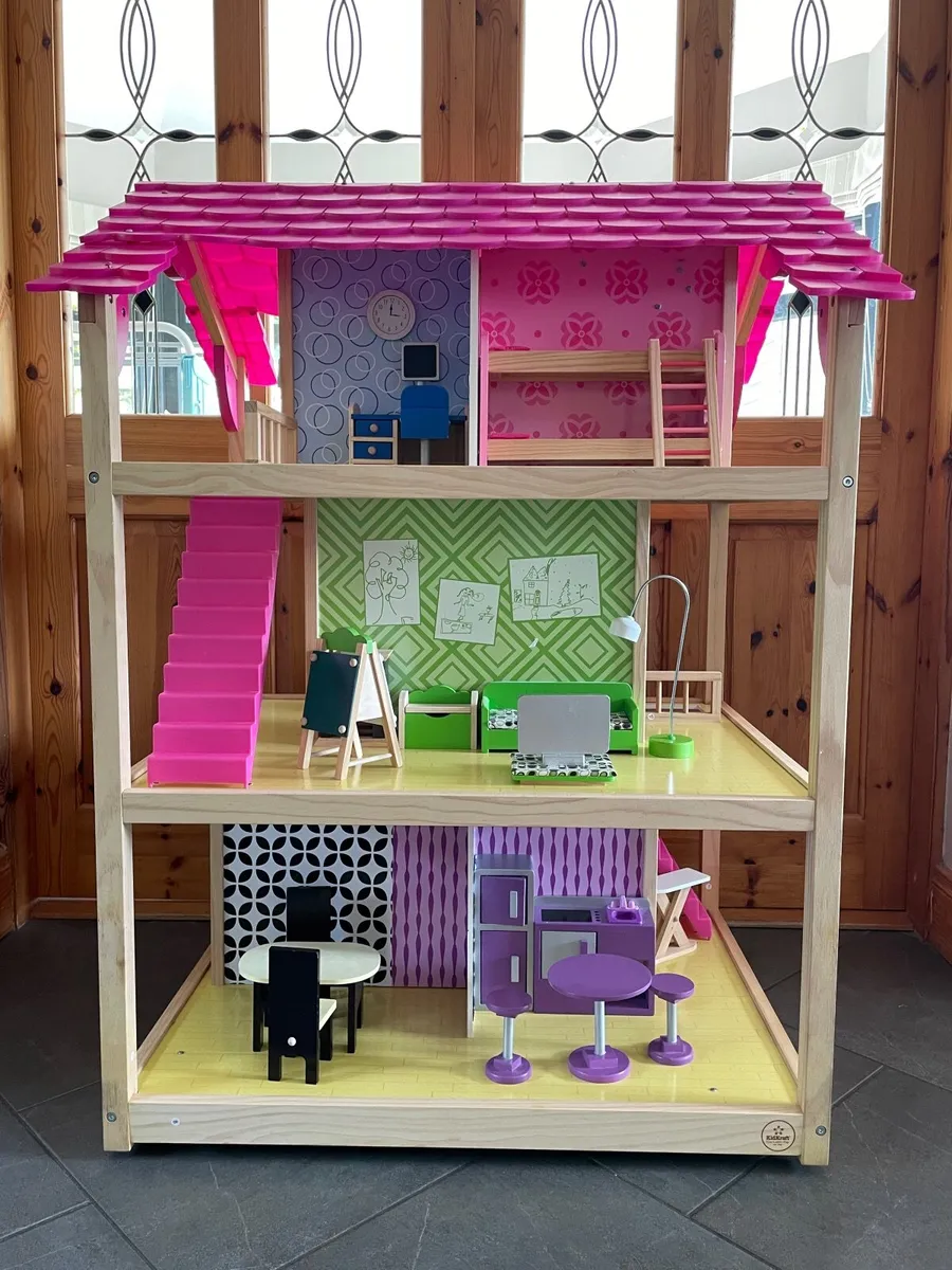 Kidkraft So Chic Dollhouse and Sylvanian Families - Image 1