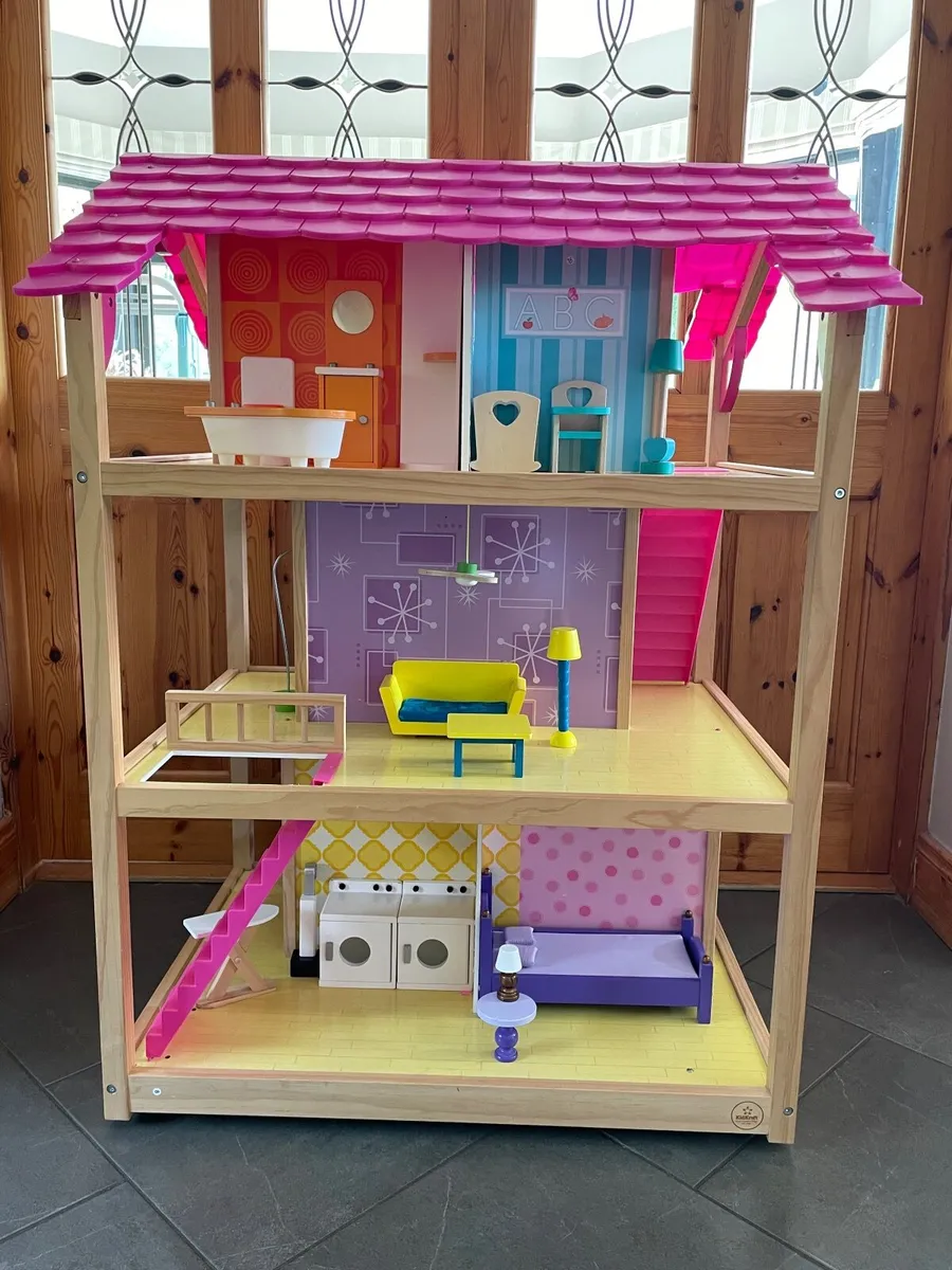 Kidkraft So Chic Dollhouse and Sylvanian Families - Image 4